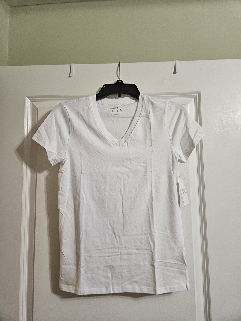 Time and Tru Women's White V-Neck Tee, S
